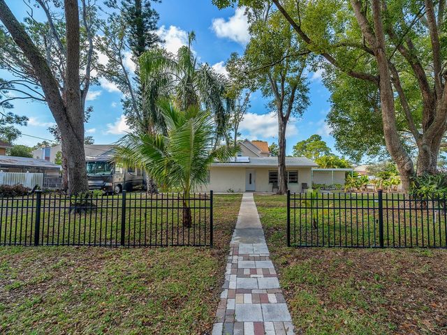 7684 OAKHURST ROAD, Seminole, FL 33776