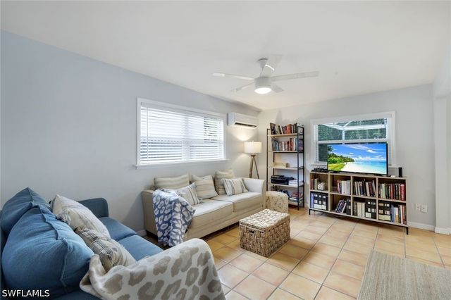 779 98th AVE N, Naples, FL 34108