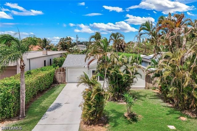 779 98th AVE N, Naples, FL 34108