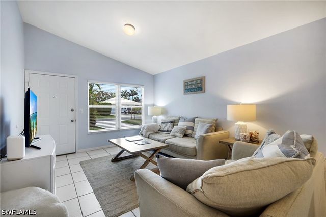 779 98th AVE N, Naples, FL 34108