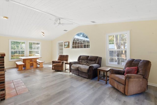 11 PATRICIA ROAD, Yankeetown, FL 34498