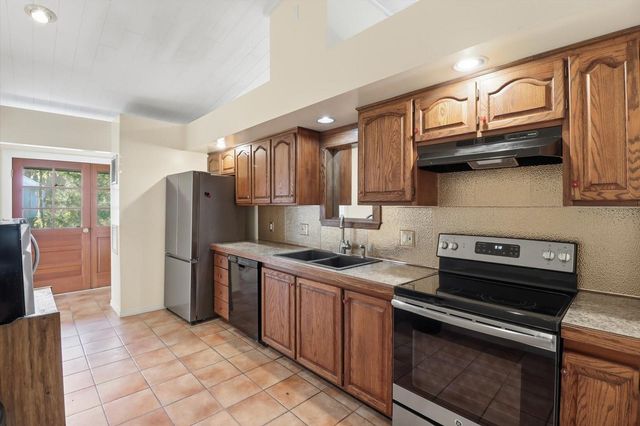 11 PATRICIA ROAD, Yankeetown, FL 34498