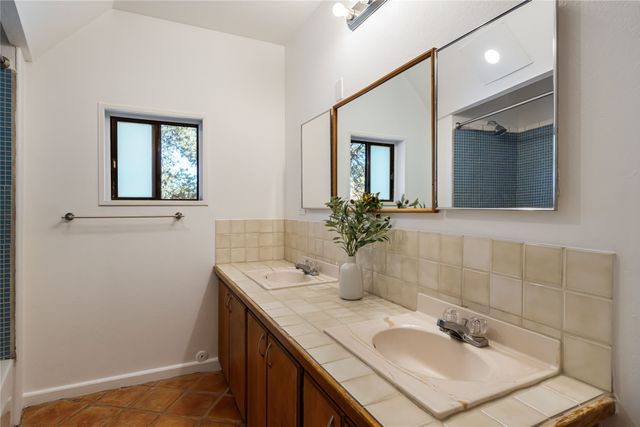 32 Wilowa Lane, Santa Fe, NM 87505