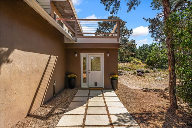 32 Wilowa Lane, Santa Fe, NM 87505