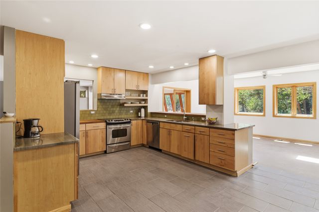 32 Wilowa Lane, Santa Fe, NM 87505