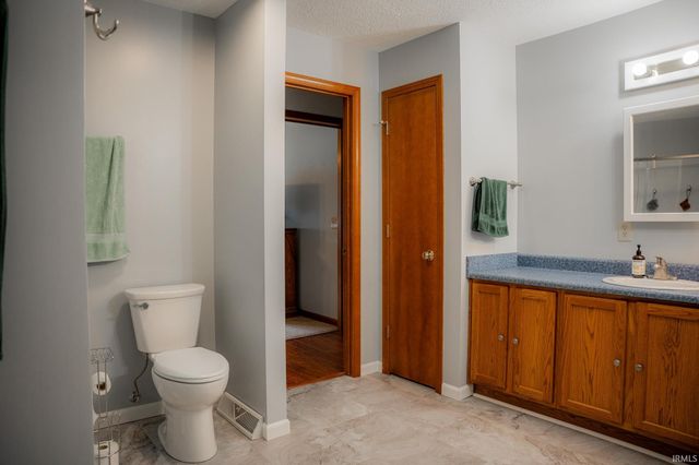 3395 N 600 E Road, Warsaw, IN 46582