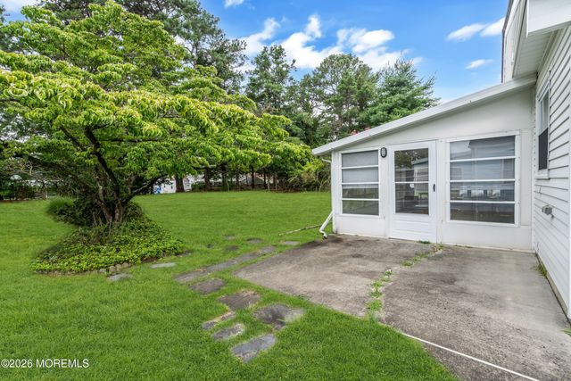 95 Rodhos Street, Toms River, NJ 08757
