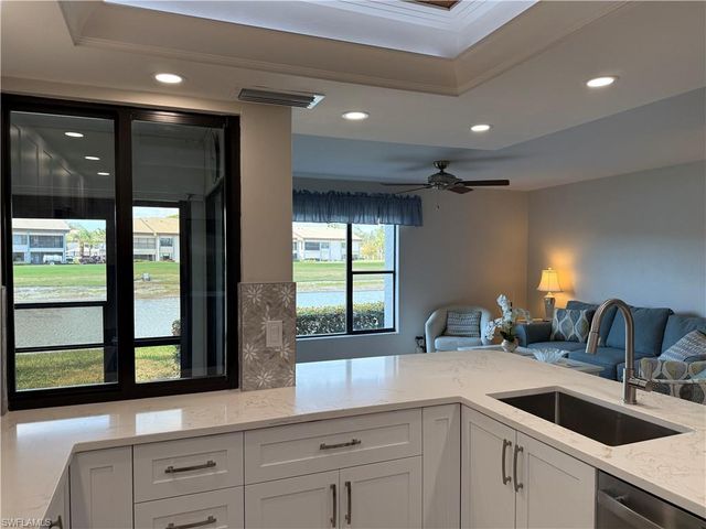 5850 Trailwinds DR # 713, Fort Myers, FL 33907