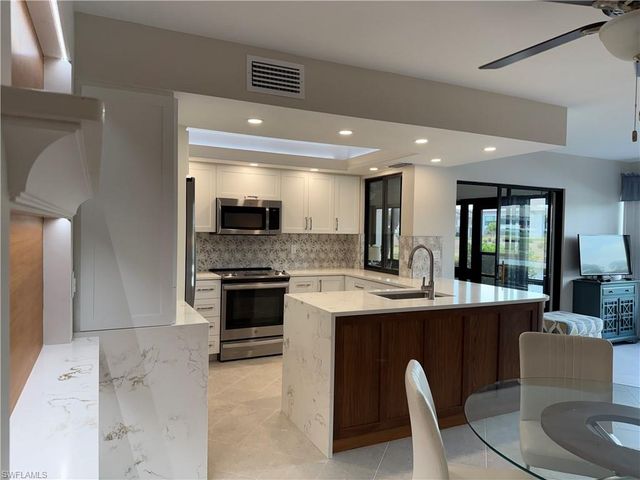 5850 Trailwinds DR # 713, Fort Myers, FL 33907