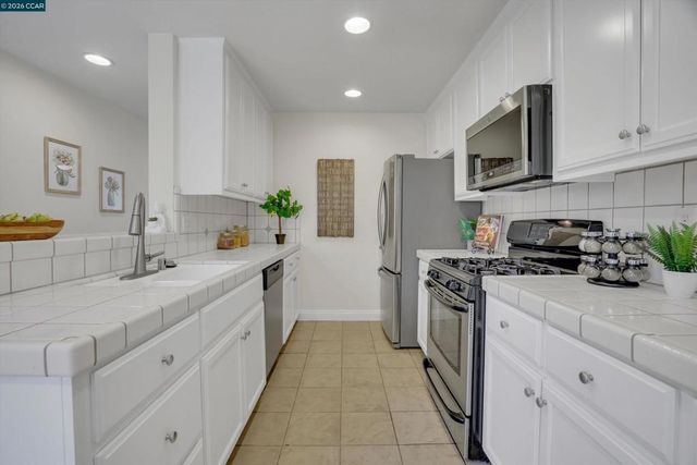 3190 Castro St, Martinez, CA 94553
