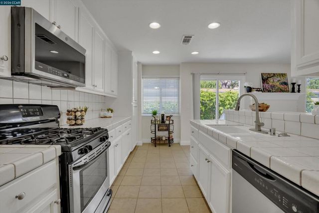 3190 Castro St, Martinez, CA 94553