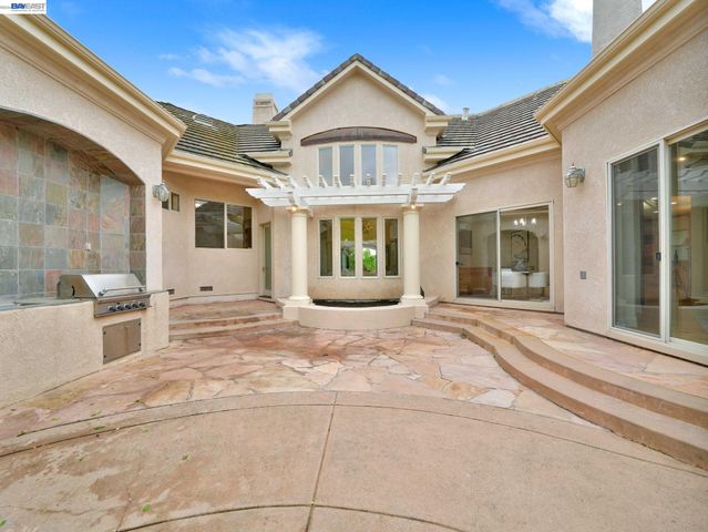 46890 Rancho Higuera Rd, Fremont, CA 94539