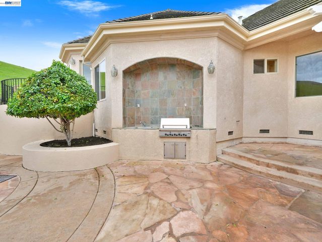 46890 Rancho Higuera Rd, Fremont, CA 94539