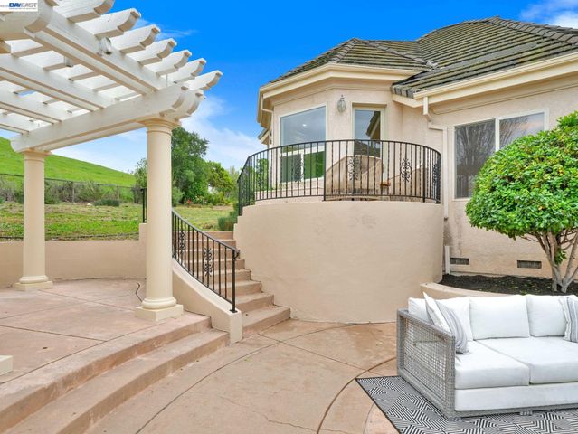 46890 Rancho Higuera Rd, Fremont, CA 94539