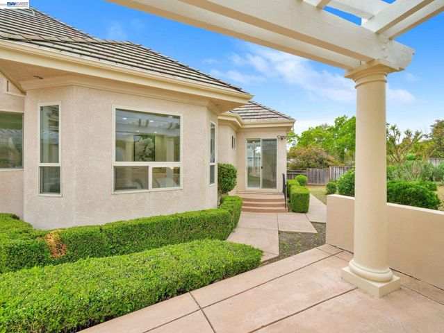 46890 Rancho Higuera Rd, Fremont, CA 94539