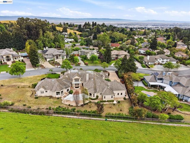 46890 Rancho Higuera Rd, Fremont, CA 94539