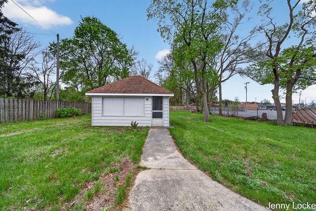 1059 Airport Road, Norton Shores, MI 49441