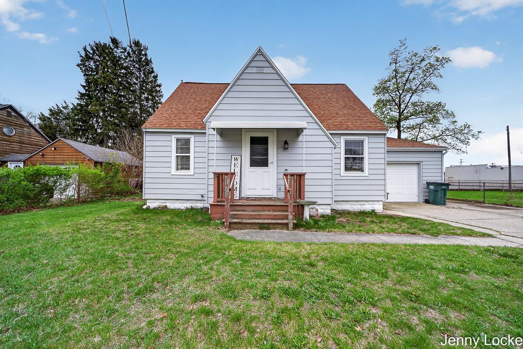1059 Airport Road, Norton Shores, MI 49441