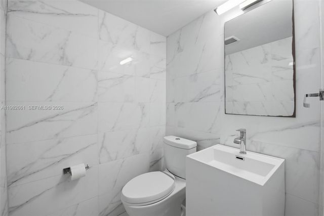 1658 Bay Rd 703, Miami Beach, FL 33139