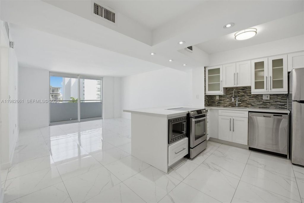 1658 Bay Rd 703, Miami Beach, FL 33139