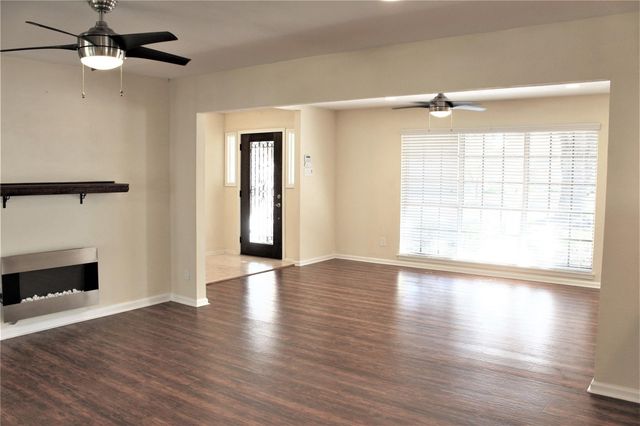 10142 Eddystone Drive, Houston, TX 77043