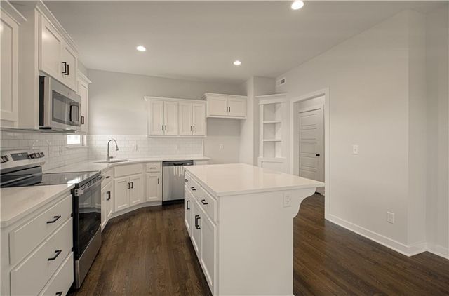 6118 NE 118th Street, Kansas City, MO 64156