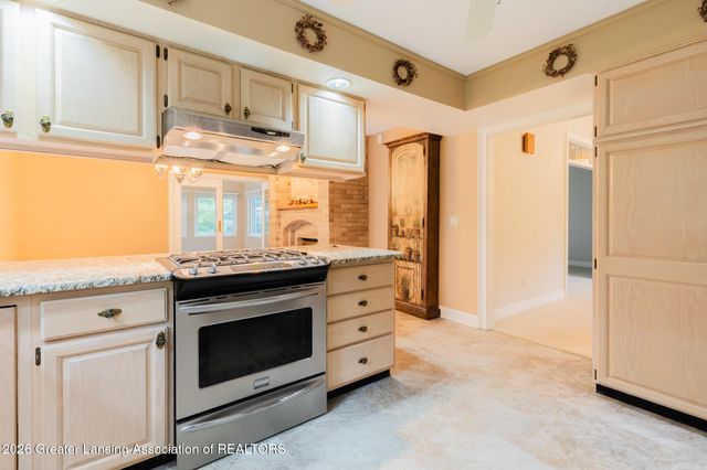2855 Shadow Wood Drive, Holt, MI 48842