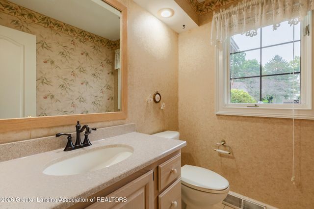 2855 Shadow Wood Drive, Holt, MI 48842