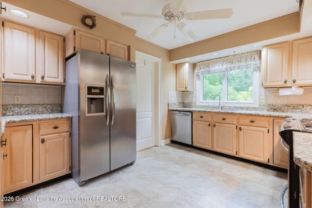 2855 Shadow Wood Drive, Holt, MI 48842