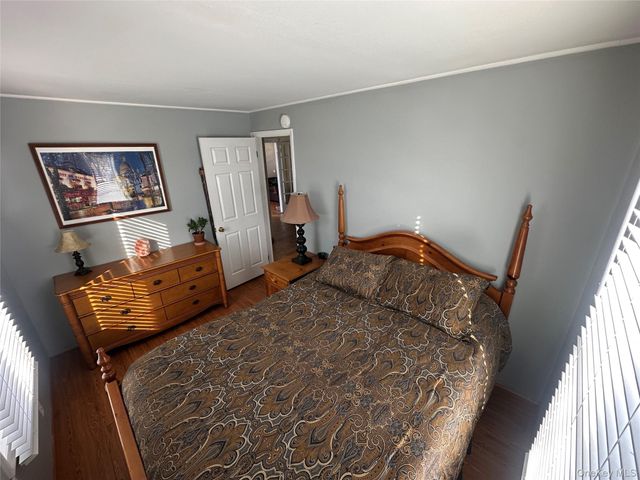 496 Mountainview Avenue B, Valley Cottage, NY 10989