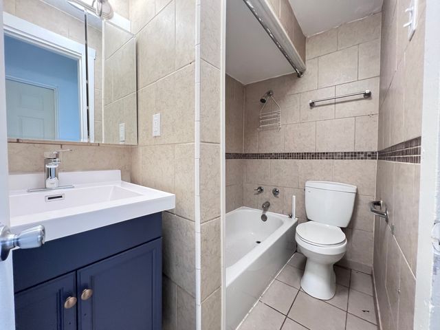 7024 S Wentworth Avenue 1, Chicago, IL 60621