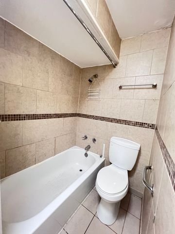 7024 S Wentworth Avenue 1, Chicago, IL 60621