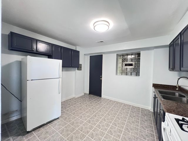 7024 S Wentworth Avenue 1, Chicago, IL 60621
