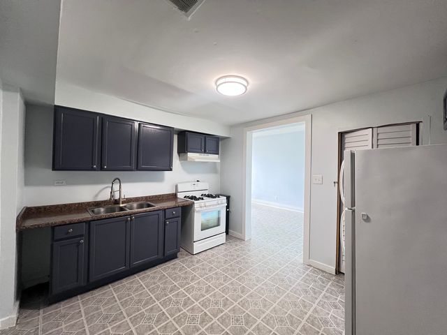 7024 S Wentworth Avenue 1, Chicago, IL 60621