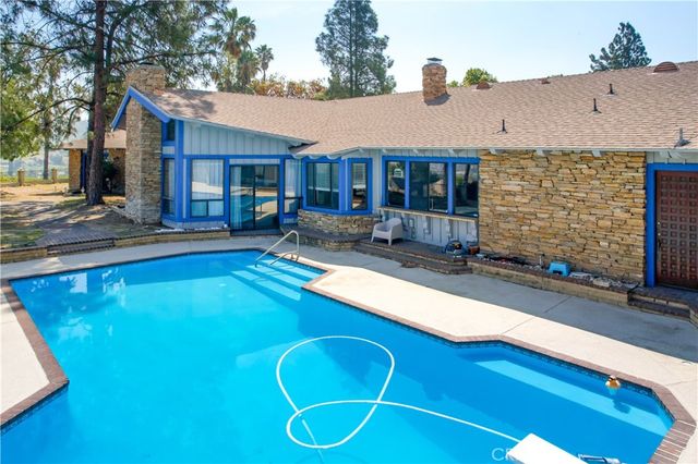 1605 Walter Ct, Colton, CA 92324