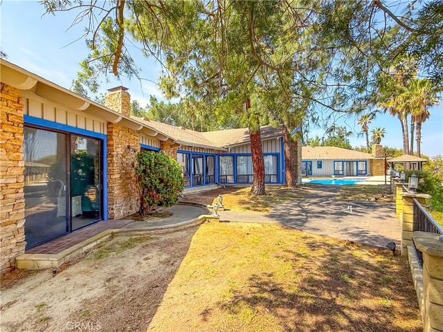 1605 Walter Ct, Colton, CA 92324