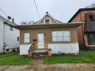 8 W 137th Place, Riverdale, IL 60827