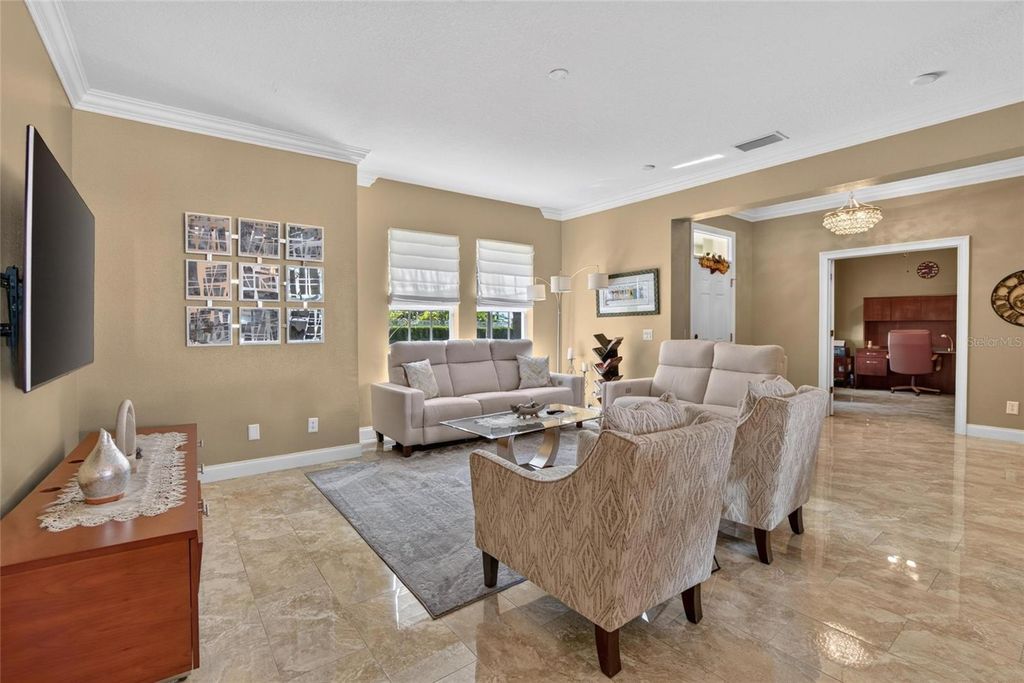Image 14 of property listing at 5518 LUMINAR POINTE LANE, Apollo Beach, FL 33572