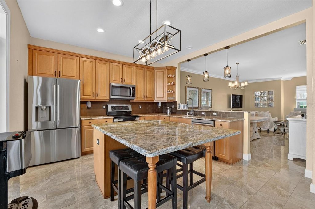 Image 18 of property listing at 5518 LUMINAR POINTE LANE, Apollo Beach, FL 33572