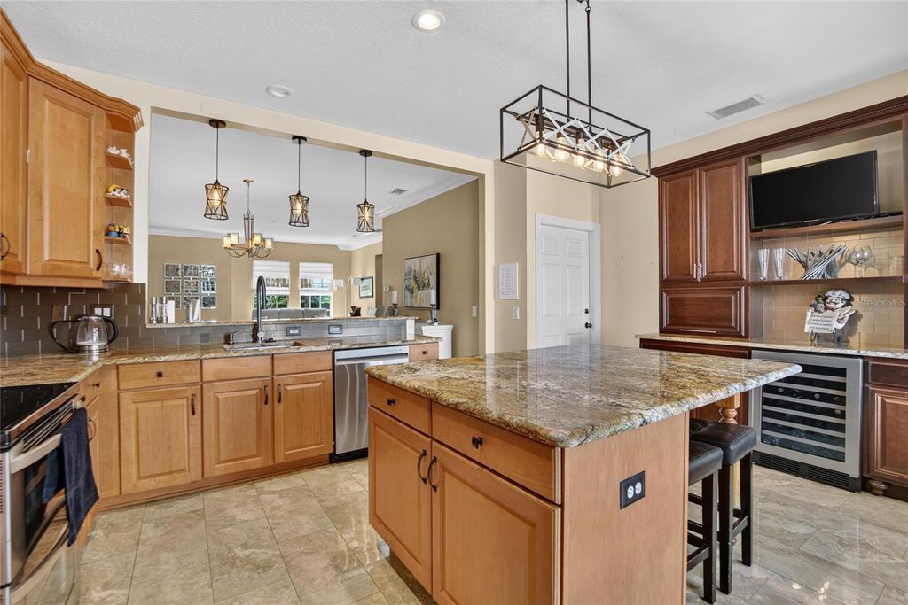 Image 20 of property listing at 5518 LUMINAR POINTE LANE, Apollo Beach, FL 33572
