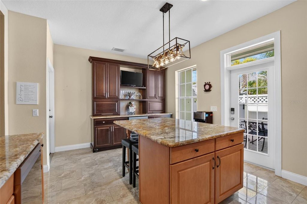 Image 22 of property listing at 5518 LUMINAR POINTE LANE, Apollo Beach, FL 33572