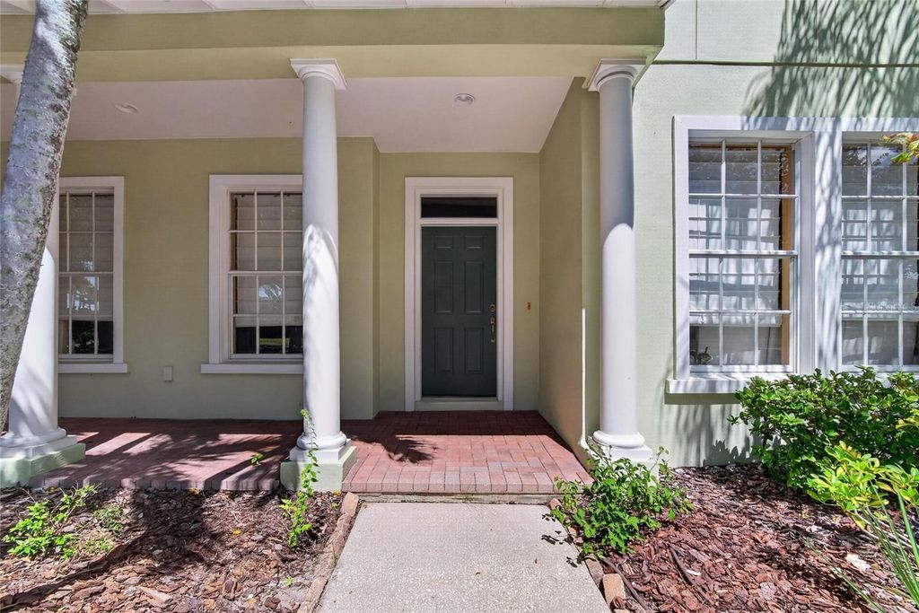 Image 4 of property listing at 5518 LUMINAR POINTE LANE, Apollo Beach, FL 33572