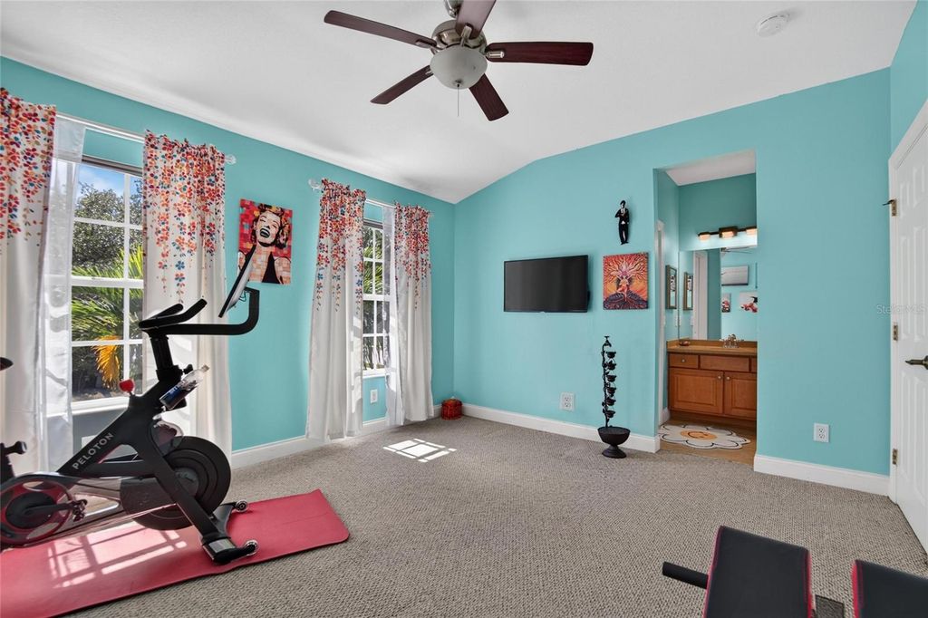 Image 40 of property listing at 5518 LUMINAR POINTE LANE, Apollo Beach, FL 33572