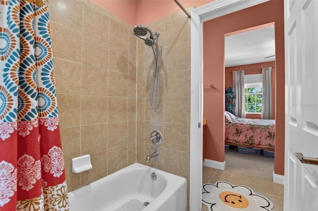 Image 43 of property listing at 5518 LUMINAR POINTE LANE, Apollo Beach, FL 33572