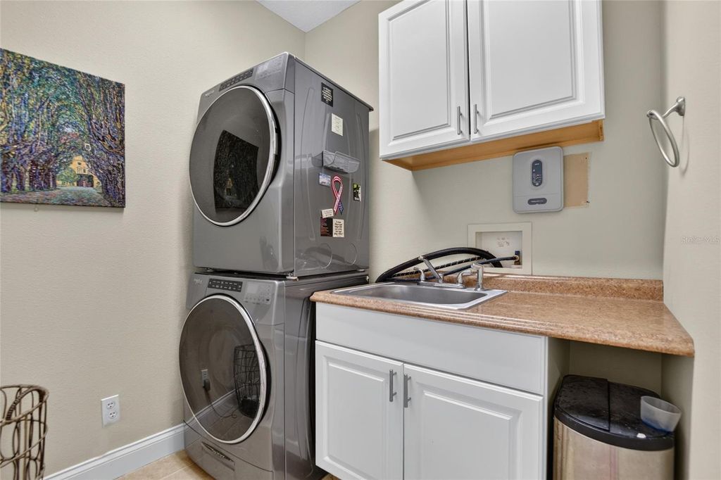 Image 47 of property listing at 5518 LUMINAR POINTE LANE, Apollo Beach, FL 33572