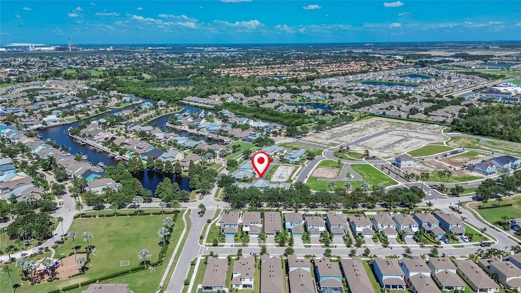 Image 62 of property listing at 5518 LUMINAR POINTE LANE, Apollo Beach, FL 33572