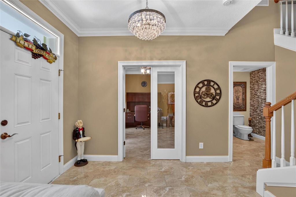 Image 8 of property listing at 5518 LUMINAR POINTE LANE, Apollo Beach, FL 33572