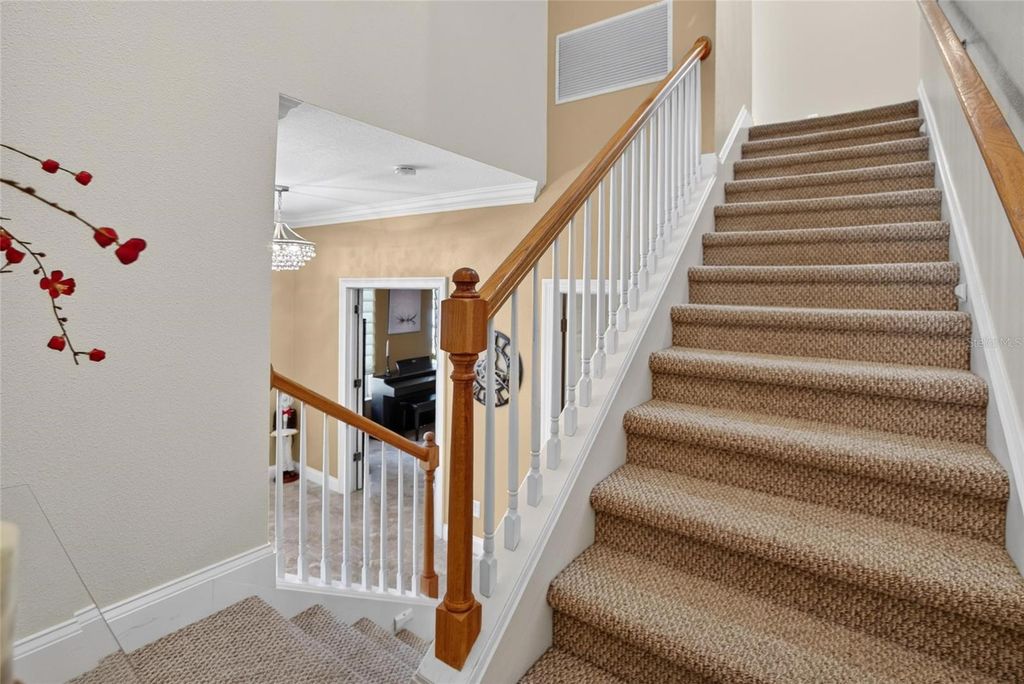 Image 9 of property listing at 5518 LUMINAR POINTE LANE, Apollo Beach, FL 33572