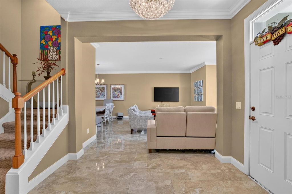 Image 10 of property listing at 5518 LUMINAR POINTE LANE, Apollo Beach, FL 33572