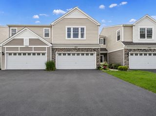 1904 Cobblestone Drive, Carpentersville, IL 60110